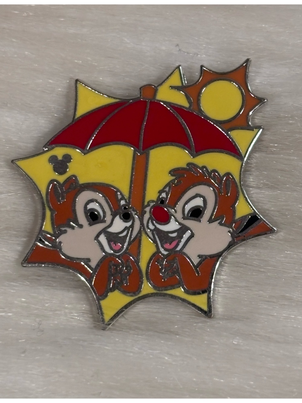 Disney Pin WDW Hidden Mickey 2007 Series 2 Chip & Dale Summer Umbrella Red